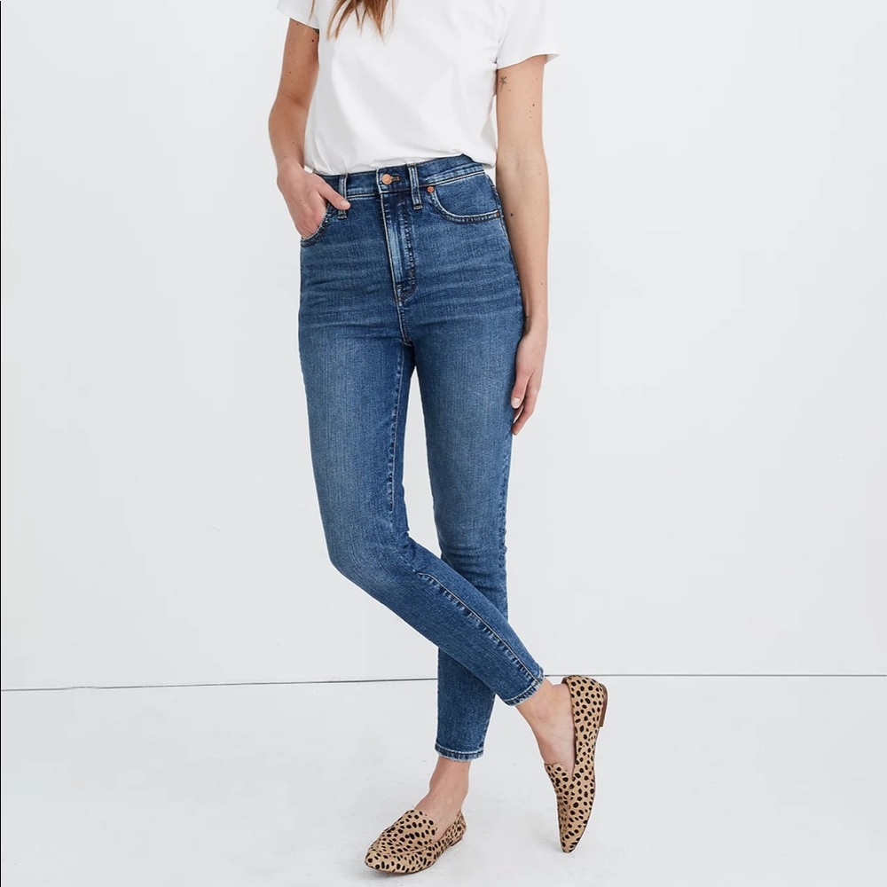 11" High-Rise Skinny Jeans in Longridge Wash AG163